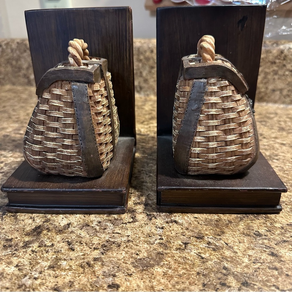 Resin Adirondack Woven Pack Basket / Fishing Creel Bookends - Picture 5 of 10